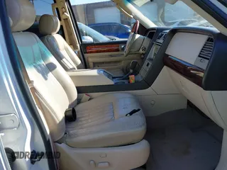 2003 Lincoln Navigator Luxury with VIN 5LMFU28R33LJ03048, listed as a IAAI auction lot 41498656 with 221,770 mi miles. Bid and sale history available at carsss.com. Image 5.