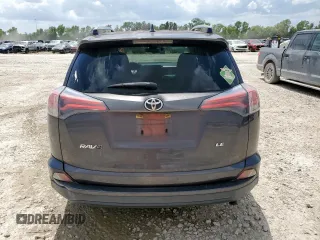 2017 Toyota RAV4 LE z VIN JTMZFREV9HJ137989, wystawiony jako Copart lot #60158975 z przebiegiem 75 840 mil mil oraz Szkoda całkowita • Salvage title. Historia ofert i sprzedaży dostępna na DreamBid. Obrazek 6.