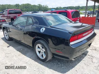 2010 Dodge Challenger R/T Classic z VIN 2B3CJ5DT0AH184026, wystawiony jako IAAI lot #42388128 z przebiegiem 181 601 mil mil oraz . Historia ofert i sprzedaży dostępna na DreamBid. Obrazek 3.