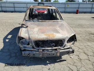 2001 Mercedes-Benz M 320/430/500 z VIN 4JGAB72E11A274539, wystawiony jako Copart lot #56579995 z przebiegiem Nie podano mil oraz Nie do naprawy • Non repairable. Historia ofert i sprzedaży dostępna na DreamBid. Obrazek 5.