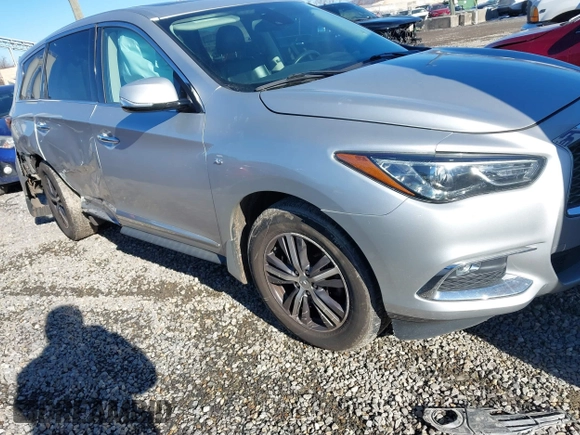 2019 Infiniti QX60 LUXE with VIN 5N1DL0MN3KC555343, listed as a IAAI auction lot 41331200 with 103,085 mi miles. Bid and sale history available at carsss.com. Image 1.