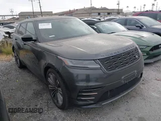 2024 Land Rover Range Rover Velar Dynamic SE z VIN SALYL2EX5RA381632, wystawiony jako IAAI lot #42262189 z przebiegiem 23 135 mil mil oraz . Historia ofert i sprzedaży dostępna na DreamBid. Obrazek 1.