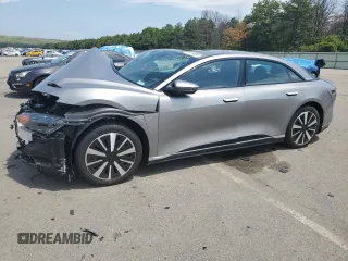 2023 Lucid Air Pure z VIN 50EA1PFA8PA007207, wystawiony jako Copart lot #61214904 z przebiegiem 2958 mil mil oraz Szkody całkowita. Historia ofert i sprzedaży dostępna na DreamBid. Obrazek 1.