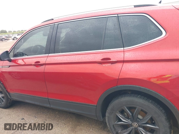 2022 Volkswagen Tiguan SE with VIN 3VV3B7AX7NM170227, listed as a IAAI auction lot 42161892 with 37,092 mi miles and . Bid and sale history available at DreamBid. Image 13.