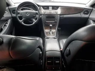 2006 Mercedes-Benz CLS 500 with VIN WDDDJ75X06A061287, listed as a Copart auction lot 54863095 with 74,200 mi miles and Salvage title. Bid and sale history available at DreamBid. Image 8.