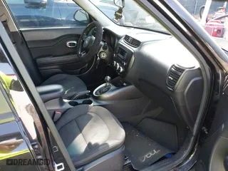 2015 Kia Soul with VIN KNDJN2A23F7131828, listed as a IAAI auction lot 41945277 with 150,000 mi miles. Bid and sale history available at carsss.com. Image 5.
