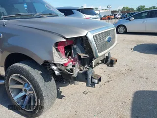 2005 Ford F-150 XLT z VIN 1FTRW12W45KC33940, wystawiony jako IAAI lot #42582396 z przebiegiem 233 217 mil mil oraz . Historia ofert i sprzedaży dostępna na DreamBid. Obrazek 13.