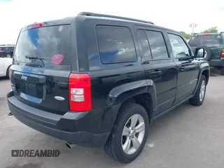 2013 Jeep Patriot Latitude z VIN 1C4NJRFB9DD165768, wystawiony jako IAAI lot #42175812 z przebiegiem 185 023 mil mil oraz . Historia ofert i sprzedaży dostępna na DreamBid. Obrazek 4.