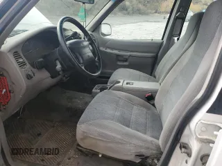 2000 Ford Explorer XLS z VIN 1FMZU72X2YZC42239, wystawiony jako Copart lot #78502484 z przebiegiem 145 820 mil mil oraz Czysty tytuł • Clean title. Historia ofert i sprzedaży dostępna na DreamBid. Obrazek 7.