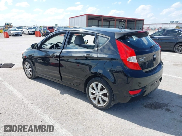 2014 Hyundai Accent SE z VIN KMHCU5AE6EU165345, wystawiony jako IAAI lot #42308781 z przebiegiem 98 216 mil mil oraz . Historia ofert i sprzedaży dostępna na DreamBid. Obrazek 3.