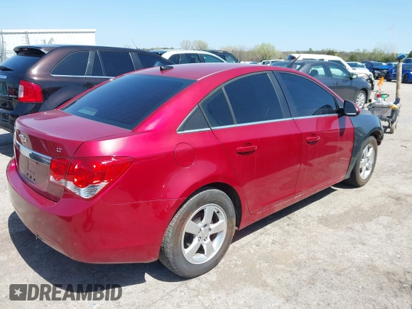 2014 Chevrolet Cruze 1LT z VIN 1G1PC5SB4E7322259, wystawiony jako IAAI lot #41979829 z przebiegiem 193 434 mil mil oraz . Historia ofert i sprzedaży dostępna na DreamBid. Obrazek 4.