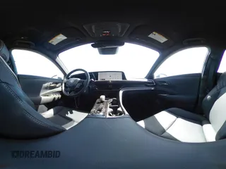 2025 Toyota Crown XLE z VIN JTDACAAJ6S3016620, wystawiony jako IAAI lot #42024734 z przebiegiem 5 492 mil mil oraz . Historia ofert i sprzedaży dostępna na DreamBid. Obrazek 19.