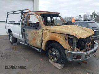 2016 Ford Super Duty F-250 SRW XLT with VIN 1FT7X2B63GED44040, listed as a IAAI auction lot 40386582 with 1 mi miles. Bid and sale history available at carsss.com. Image 1.