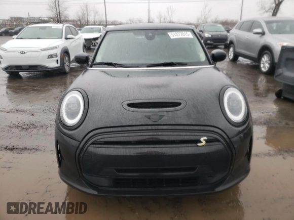 2023 MINI Hardtop Cooper SE z VIN WMW13DJ04P2U22804, wystawiony jako Copart lot #51372015 z przebiegiem 30 903 mil mil oraz Szkoda całkowita • Salvage title. Historia ofert i sprzedaży dostępna na DreamBid. Obrazek 5.