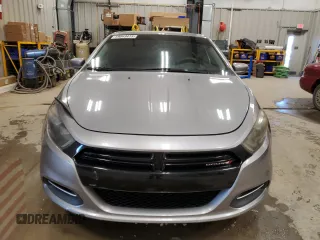 2016 Dodge Dart SE z VIN 1C3CDFAA3GD555625, wystawiony jako Copart lot #59043415 z przebiegiem 133 351 mil mil oraz Czysty tytuł • Clean title. Historia ofert i sprzedaży dostępna na DreamBid. Obrazek 5.
