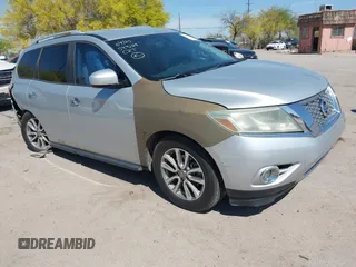 2016 Nissan Pathfinder S with VIN 5N1AR2MN1GC613261, listed as a IAAI auction lot 42024004 with 231,212 mi miles. Bid and sale history available at carsss.com. Image 1.