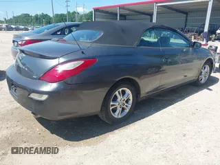 2007 Toyota Solara SE z VIN 4T1FA38P57U121860, wystawiony jako IAAI lot #42243853 z przebiegiem 128 252 mil mil oraz . Historia ofert i sprzedaży dostępna na DreamBid. Obrazek 4.