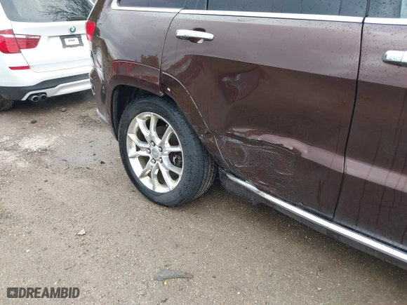 2014 Jeep Grand Cherokee Summit with VIN 1C4RJFJGXEC572752, listed as a IAAI auction lot 41905142 with 205,858 mi miles. Bid and sale history available at carsss.com. Image 6.