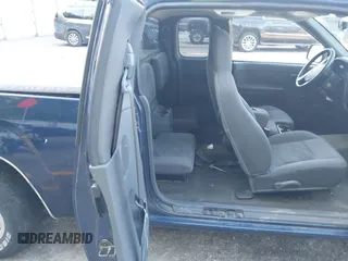 2004 Chevrolet Colorado LS ZQ8 z VIN 1GCCS196048101017, wystawiony jako IAAI lot #42380227 z przebiegiem 174 679 mil mil oraz . Historia ofert i sprzedaży dostępna na DreamBid. Obrazek 8.