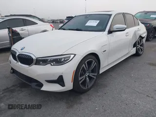 2022 BMW 3 Series 330e with VIN 3MW5P7J04N8C40865, listed as a IAAI auction lot 41635704 with 44,929 mi miles. Bid and sale history available at carsss.com. Image 17.