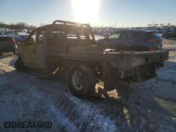 2002 Ford F-350 XL with VIN 1FTSX31F62EA83898, listed as a Copart auction lot 88040255 with Not provided miles and Salvage title. Bid and sale history available at DreamBid. Image 2.