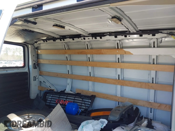 2017 GMC Savana Cargo z VIN 1GTW7AFF7H1915702, wystawiony jako IAAI lot #41768370 z przebiegiem 120 997 mil mil oraz . Historia ofert i sprzedaży dostępna na DreamBid. Obrazek 8.