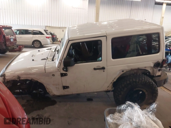2012 Jeep Wrangler Arctic z VIN 1C4AJWBG9CL233232, wystawiony jako IAAI lot #42282805 z przebiegiem 109 927 mil mil oraz . Historia ofert i sprzedaży dostępna na DreamBid. Obrazek 14.