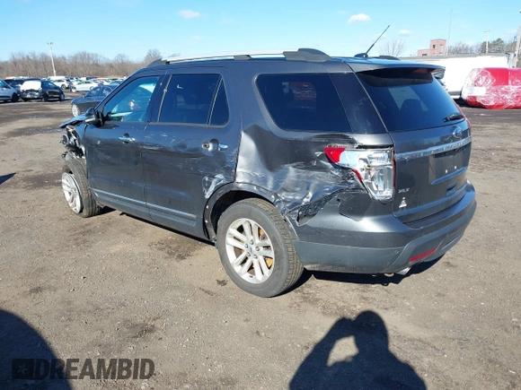 2015 Ford Explorer XLT with VIN 1FM5K8D8XFGA11517, listed as a IAAI auction lot 41723784 with 104,984 mi miles. Bid and sale history available at carsss.com. Image 3.