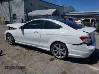 2013 Mercedes-Benz C 250 с VIN WDDGJ4HB7DF986032, выставлен на аукционе Copart как лот 56577835 с пробегом 84 552 миль миль и Списание • Salvage title. История ставок и продаж доступна на DreamBid. Изображение 2.