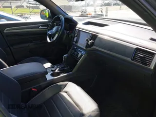 2020 Volkswagen Atlas SEL Premium z VIN 1V2NE2CA0LC224717, wystawiony jako IAAI lot #42151750 z przebiegiem 47 544 mil mil oraz . Historia ofert i sprzedaży dostępna na DreamBid. Obrazek 5.