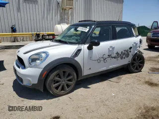 2011 MINI Countryman S with VIN WMWZC5C55BWM11121, listed as a Copart auction lot 61656395 with 127,369 mi miles and Salvage title. Bid and sale history available at DreamBid. Image 1.