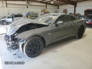 2021 Ford Mustang GT z VIN 1FA6P8CF3M5148372, wystawiony jako Copart lot #50821305 z przebiegiem 56 312 mil mil oraz Szkody całkowita. Historia ofert i sprzedaży dostępna na DreamBid. Obrazek 1.