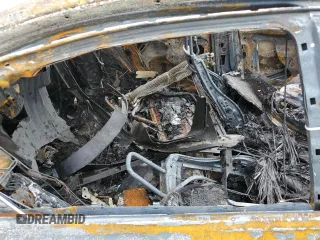2017 BMW M3 z VIN WBS8M9C59H5G84768, wystawiony jako Copart lot #71323284 z przebiegiem Nie podano mil oraz Nie do naprawy. Historia ofert i sprzedaży dostępna na DreamBid. Obrazek 11.
