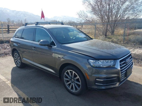 2018 Audi Q7 Premium Plus with VIN WA1LHAF78JD033266, listed as a IAAI auction lot 41749357 with 117,465 mi miles. Bid and sale history available at carsss.com. Image 1.