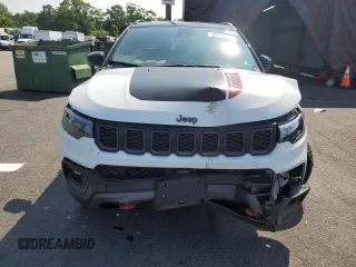 2025 Jeep Compass Trailhawk with VIN 3C4NJDDN6ST543200, listed as a Copart auction lot 59375975 with 5,222 mi miles and Clean title. Bid and sale history available at DreamBid. Image 5.