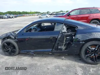 2014 Audi R8 z VIN WUAAUAFG6EN001685, wystawiony jako IAAI lot #41816821 z przebiegiem 19 588 mil mil oraz . Historia ofert i sprzedaży dostępna na DreamBid. Obrazek 15.