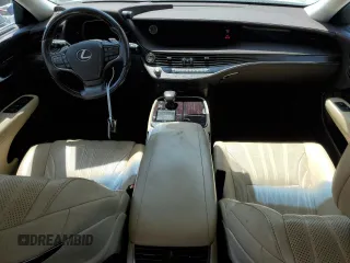 2020 Lexus LS 500 with VIN JTHD51FF1L5012023, listed as a Copart auction lot 61991634 with 128,757 mi miles and Salvage title. Bid and sale history available at DreamBid. Image 8.
