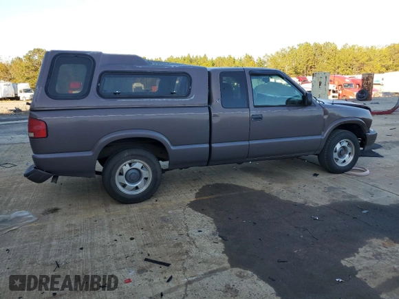2000 GMC Sonoma SLS w/1SF Pkg with VIN 1GTCS1955Y8226155, listed as a Copart auction lot 83220424 with 87,604 mi miles and Salvage Title. Bid and sale history available at carsss.com. Image 3.