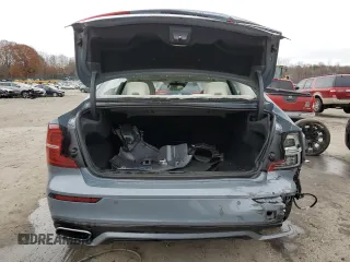 2022 Volvo S60 Momentum with VIN 7JRL12TZ2NG157674, listed as a Copart auction lot 75262073 with 23,682 mi miles. Bid and sale history available at carsss.com. Image 6.