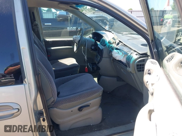 2000 Dodge Caravan SE with VIN 2B4GP44G4YR711580, listed as a IAAI auction lot 42367522 with 259,409 mi miles and . Bid and sale history available at DreamBid. Image 5.