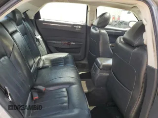 2008 Chrysler 300 C Hemi z VIN 2C3KA63H28H287802, wystawiony jako Copart lot #55748875 z przebiegiem 218 568 mil mil oraz Nie do naprawy • Non repairable. Historia ofert i sprzedaży dostępna na DreamBid. Obrazek 10.