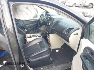 2014 Chrysler Town & Country Touring-L with VIN 2C4RC1CG5ER347141, listed as a IAAI auction lot 41948572 with 133,495 mi miles. Bid and sale history available at carsss.com. Image 5.