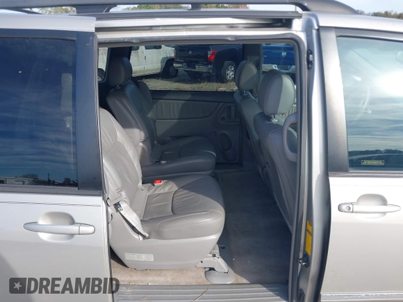2008 Toyota Sienna XLE with VIN 5TDZK22C18S161339, listed as a IAAI auction lot 41449450 with 202,512 mi miles. Bid and sale history available at carsss.com. Image 8.
