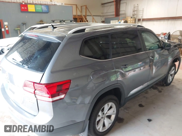 2018 Volkswagen Atlas SE with VIN 1V2LR2CA5JC521085, listed as a IAAI auction lot 42322031 with 100,262 mi miles and . Bid and sale history available at DreamBid. Image 4.