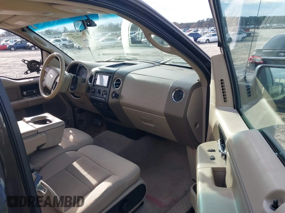 2005 Ford F-150 XLT with VIN 1FTPX12505NB28550, listed as a IAAI auction lot 41381125 with 248,711 mi miles. Bid and sale history available at carsss.com. Image 5.