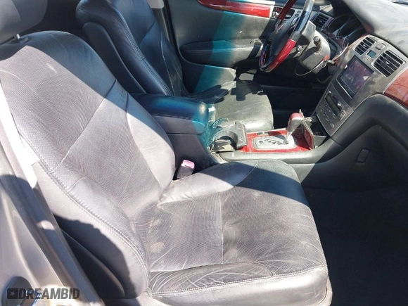 2006 Lexus ES 330 with VIN JTHBA30G965165348, listed as a IAAI auction lot 40218944 with 208,594 mi miles. Bid and sale history available at carsss.com. Image 5.