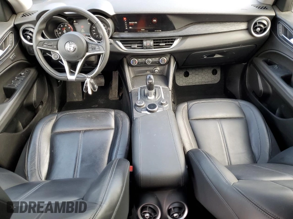 2019 Alfa Romeo Stelvio z VIN ZASPAKAN5K7C69274, wystawiony jako Copart lot #52321395 z przebiegiem 30 323 mil mil oraz Szkoda całkowita • Salvage title. Historia ofert i sprzedaży dostępna na DreamBid. Obrazek 8.