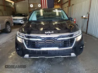 2024 Kia Seltos S z VIN KNDEUCAA4R7589092, wystawiony jako Copart lot #57033015 z przebiegiem 6 390 mil mil oraz Szkoda całkowita • Salvage title. Historia ofert i sprzedaży dostępna na DreamBid. Obrazek 5.