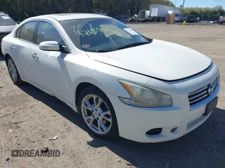 2013 Nissan Maxima SV z VIN 1N4AA5AP9DC806486, wystawiony jako IAAI lot #42159266 z przebiegiem 102 908 mil mil oraz . Historia ofert i sprzedaży dostępna na DreamBid. Obrazek 1.