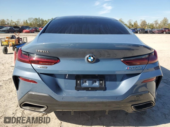 2022 BMW 8 Series M850i z VIN WBAGV8C08NCK07510, wystawiony jako Copart lot #84925344 z przebiegiem 16 955 mil mil oraz Szkody całkowita. Historia ofert i sprzedaży dostępna na DreamBid. Obrazek 6.